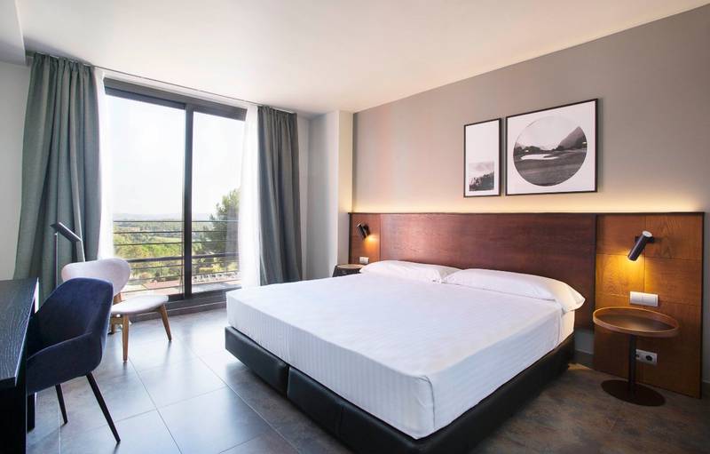 Doble deluxe vista piscina Hotel Barcelona Golf 4* Sup Sant Esteve Sesrovires