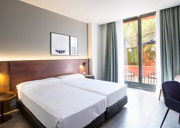 Doble deluxe con terraza Hotel Barcelona Golf 4* Sup Sant Esteve Sesrovires