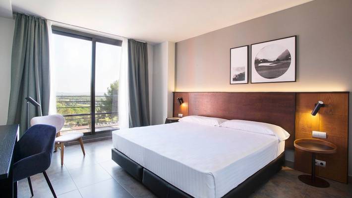 Double deluxe vue piscine Hotel Barcelona Golf 4* Sup Sant Esteve Sesrovires